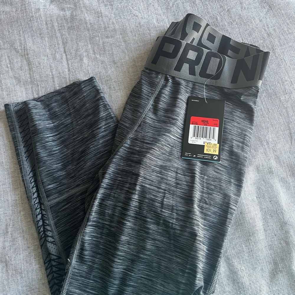 Nwt mens Nike pro leggings large crop